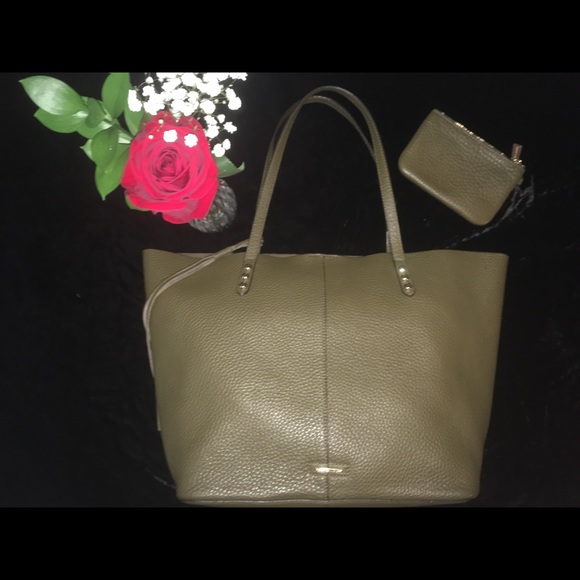 Rebecca Minkoff Handbags - NWOT Rebecca Minkoff Tote ❤️ stunning 🔥👑